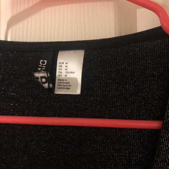 Black and silver crop top - Picture 2 of 3